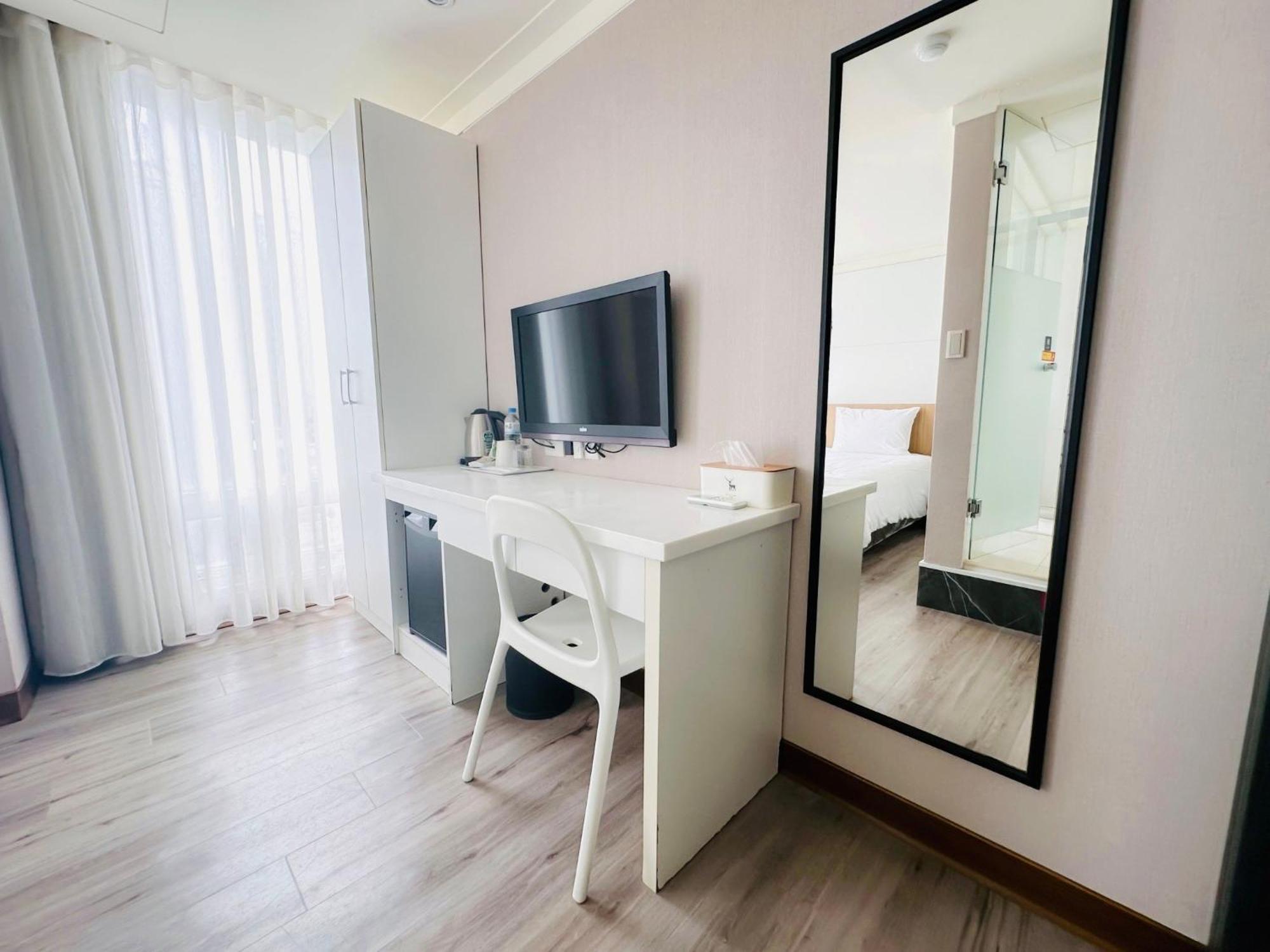 Days Fine Hotel Kaohsiung Eksteriør bilde